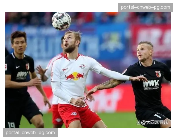 暖心一幕：对手球员受伤，莱比锡队医主动入场协助治疗